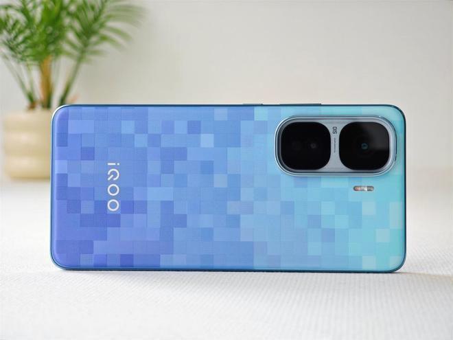 iQOO开案631英寸小屏性能机处理器二选一未定明年上半年发布(图5)